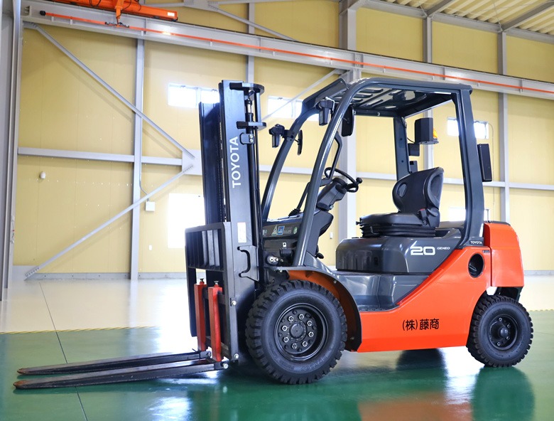 ローマストフォークリフト【2.0ｔ】・・・1台